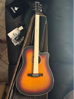 Donner Acoustic Guitar $100 ( slight damage on back)