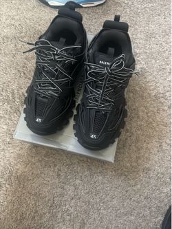 Balancing a track size 12 all black