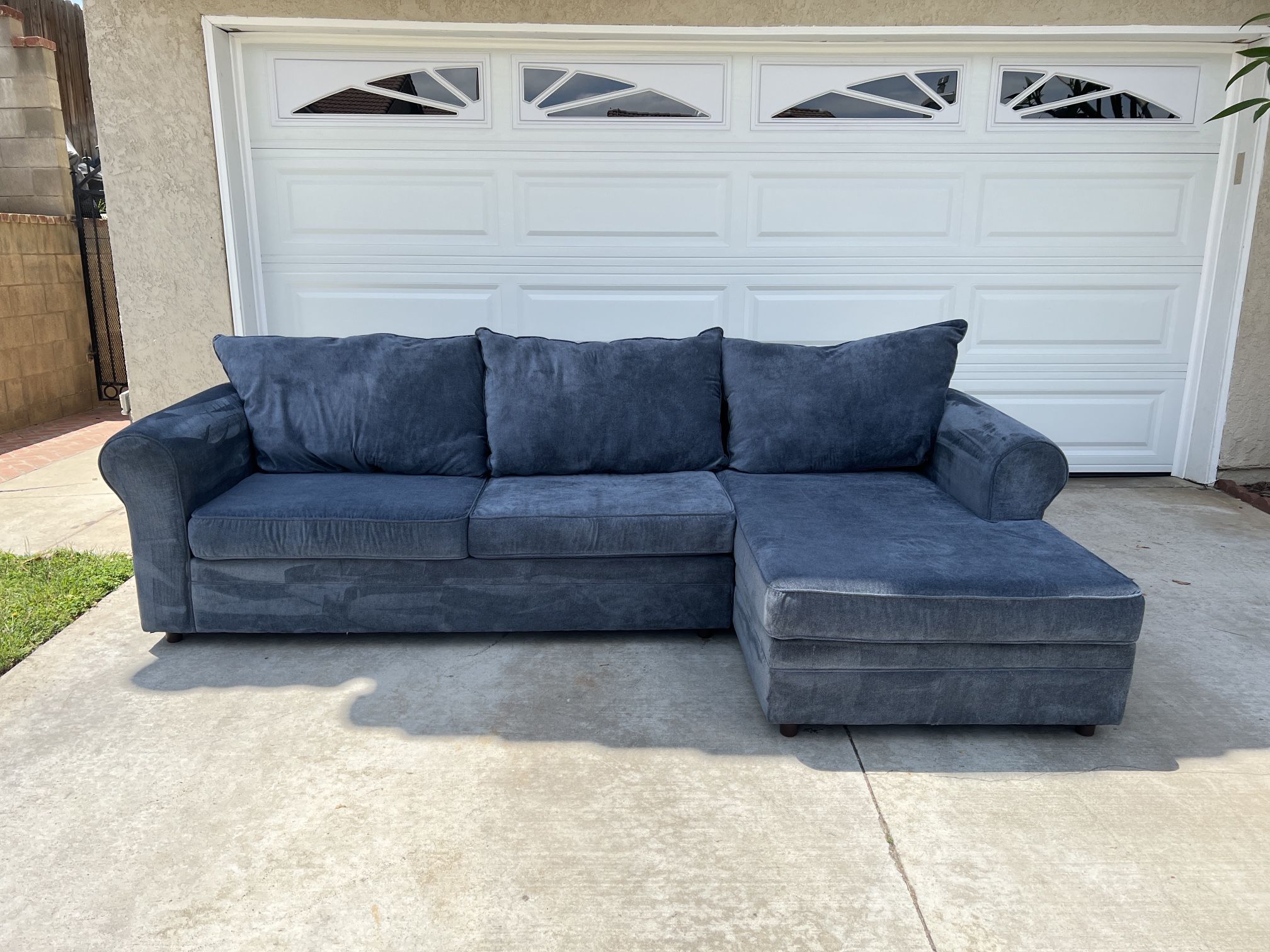 Sectional Couch **WILL DELIVER **