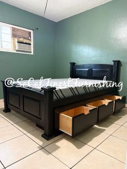 Full bed with mattress and drawers