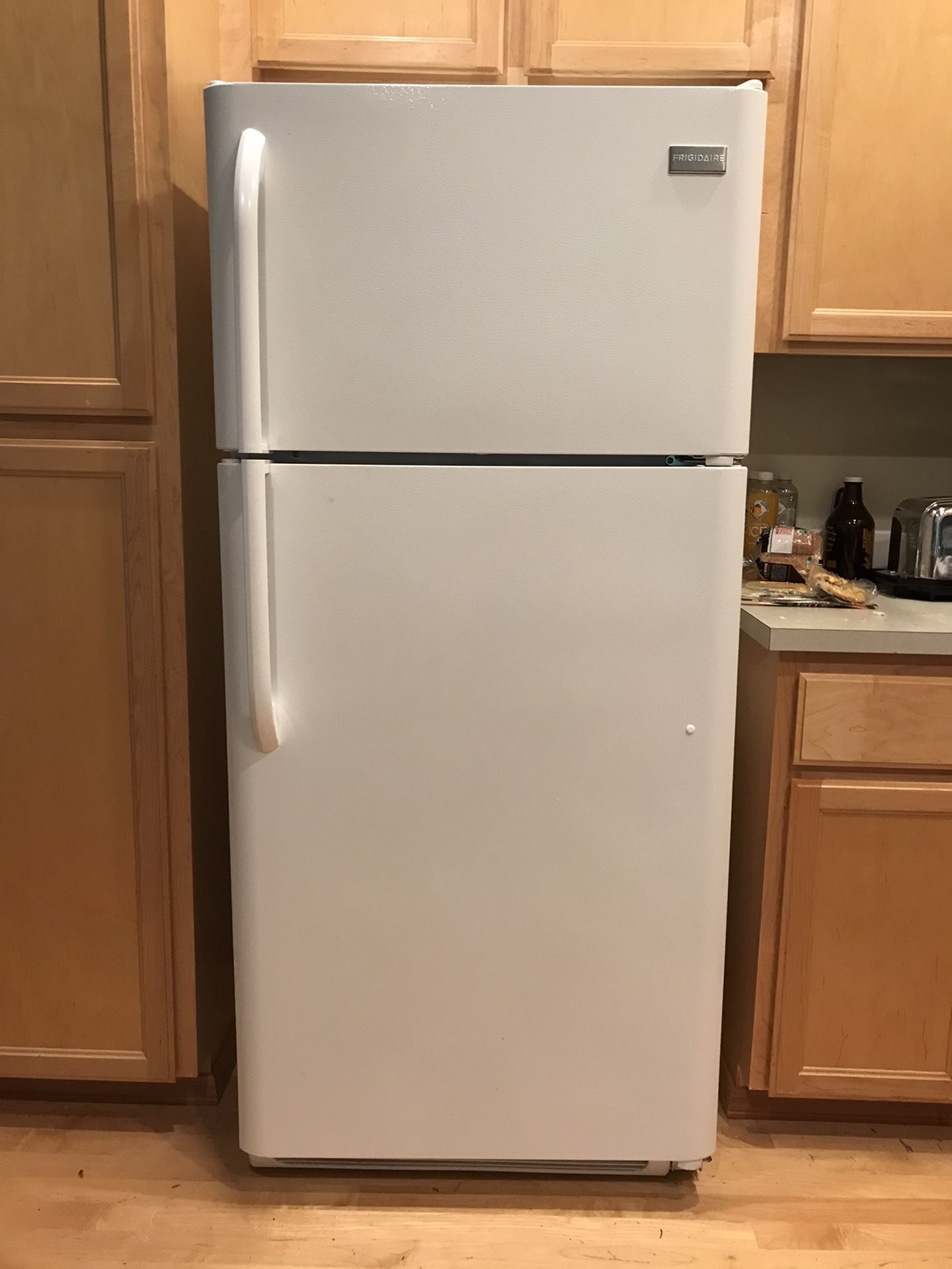 Frigidaire Top Freezer Refrigerator in White