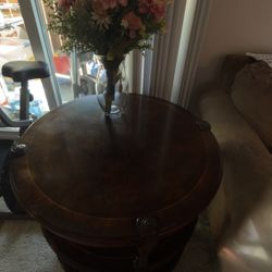 Solid Wood Round Accent Table – Priced to Sell!