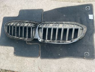 2019-2020 G20  BMW 330i FRONT BUMPER RADIATOR GRILL WITH OUT CAMARA HOLE  BLACK COLOR ORIGINAL OEM NICE SHAPE