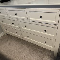 Dresser w/Mirror