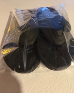 AMAZON ESSENTIALS FLIP FLOPS