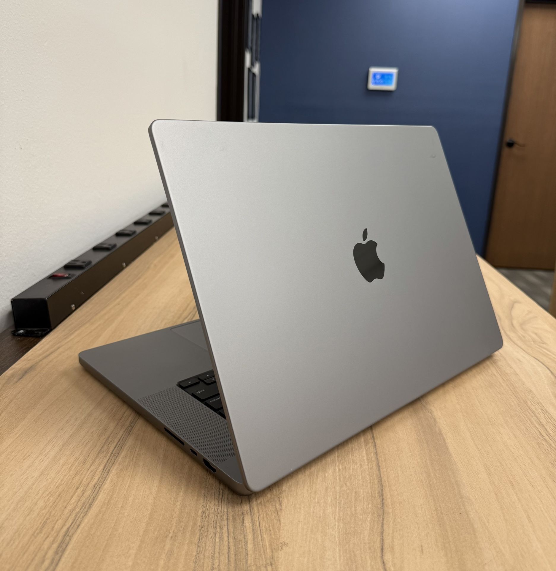 16 Inch MacBook Pro M1 Pro 10 Core