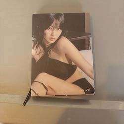 Jihyo (TWICE) ZONE album Everything Still Inside 