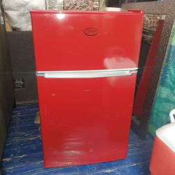 Ginnys Mini Refrigerator