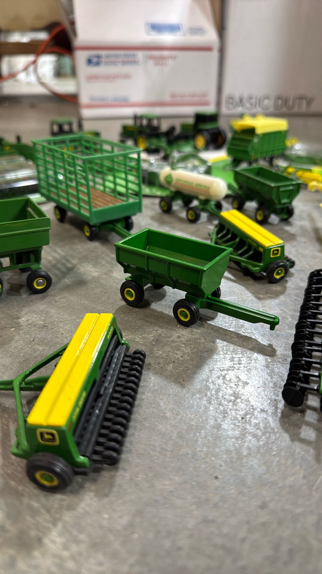 John Deere 1:64 Die-Cast Farm Toy Collection – 30+ Pieces – Tractors, Implements, Rare Items!