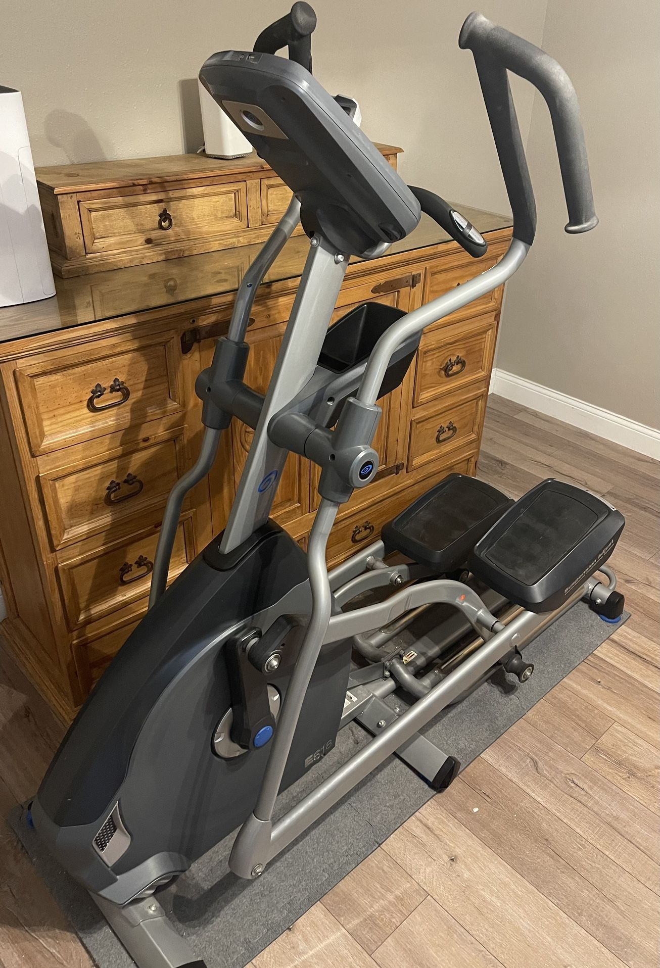 Nautilus elliptical E618