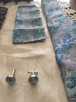 Nice tie, pocket square and matching cuff links