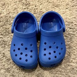 Toddler royal blue crocs size 7.
