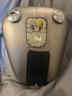 Harley-Davidson Softail EFI gas tank w/ fuel pump assembly