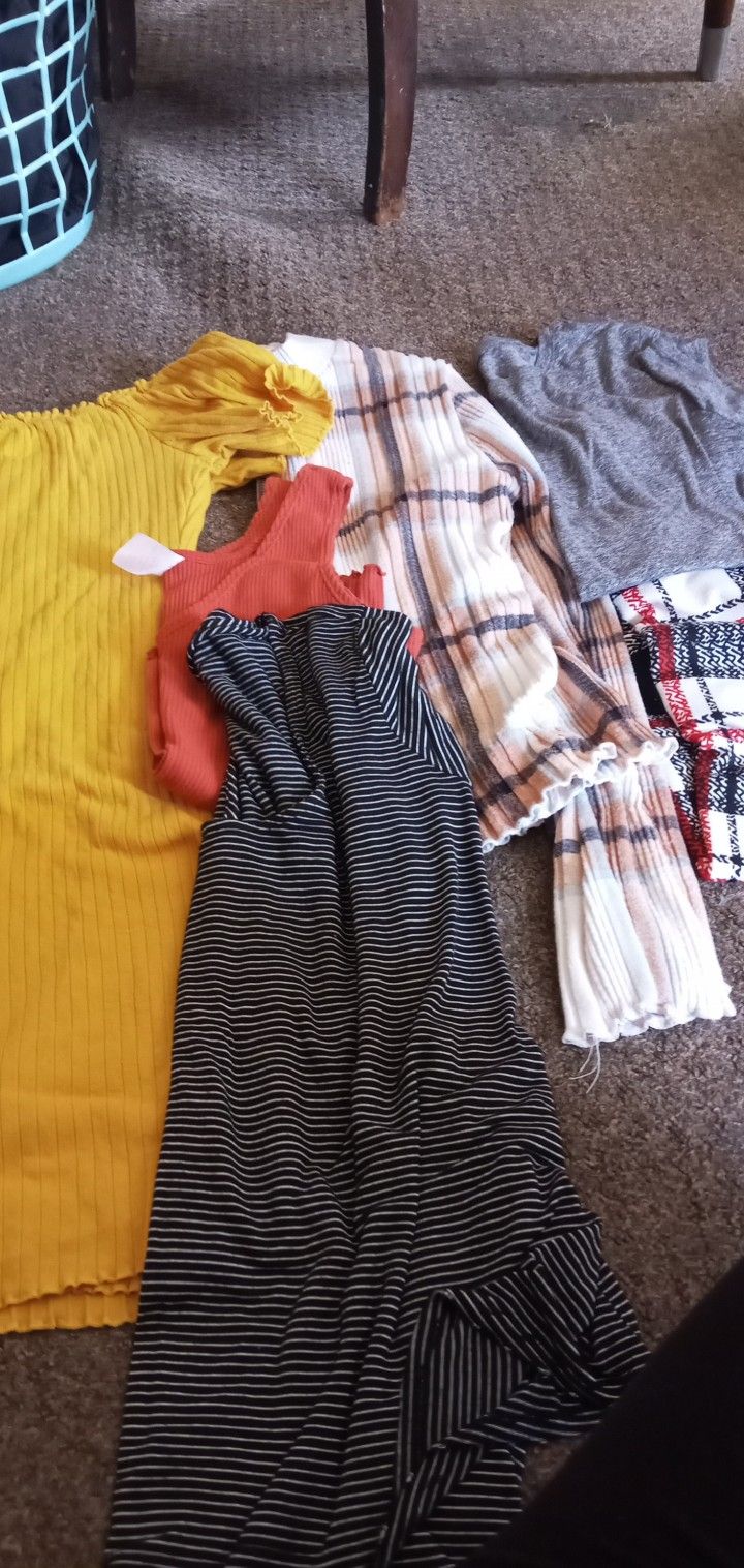 Womans Clothes Good Condition Sizes Small To Medium To Large To Xlarge $3.00 Each