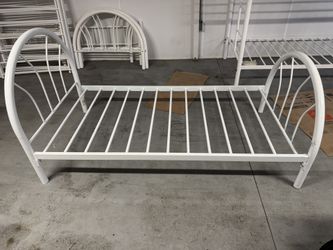 Twin Metal Bed Frame 