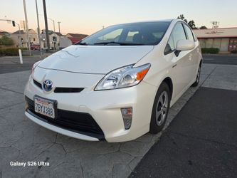 2013 Toyota Prius Four HATCHBACK