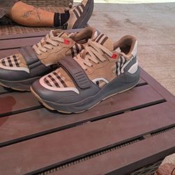 Burberry Shoes Size 42