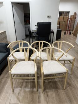 Set of 5,Hansel Wooden Wishbone Dining Chairs, Ivory White Boucle and Natural Frame, and padded seat upholstered with ivory boucle fabric