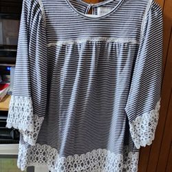 MEDIUM LIZ CLAIBORNE BOTANICAL BLISS  LACE ACCENT TOP