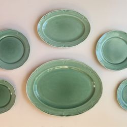 Antique Green Petalware Plate Set• Wall Display•$30