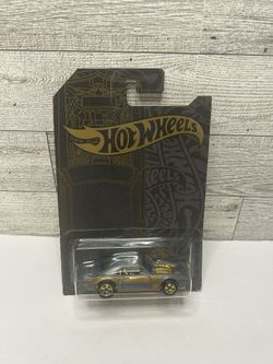 Hot Wheels Gray / Gold ‘1967 Pontiac FirsBird  • Die Cast Metal • Made in Malaysia