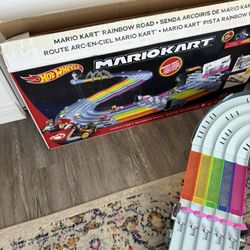 Hot Wheels Rainbow Road/Ramp