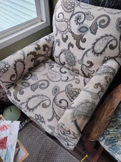 Set of 2 club chairs