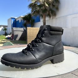 New Timberland Woman’s Boots Size 11