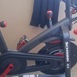 Schwinn IC4 Exercise Bike Like New 