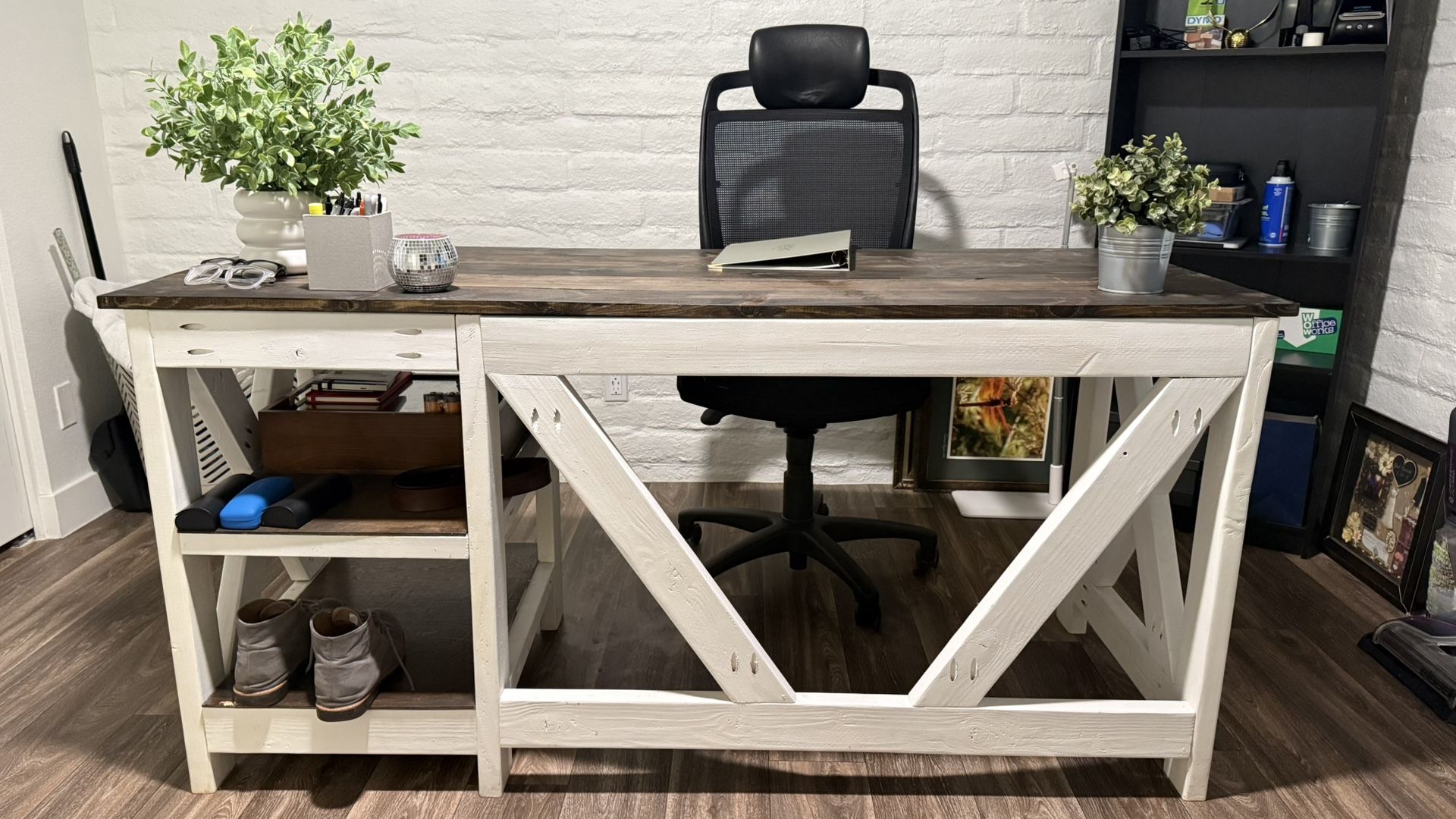 🖥️ Large Rustic Farmhouse Desk – Solid Wood – $250 OBO
