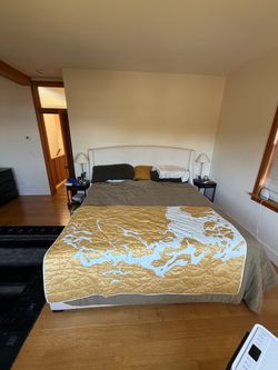 Sleep number i8 bed with frame!