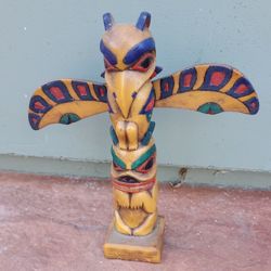 Vintage Souvenir Handcarved/Molded  Resin/Wood Totem Pole