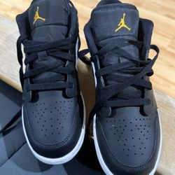 Boys Custom MJ Dunks - Size 7