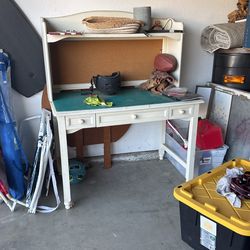 Build A Bear Brand : Desk And Chair