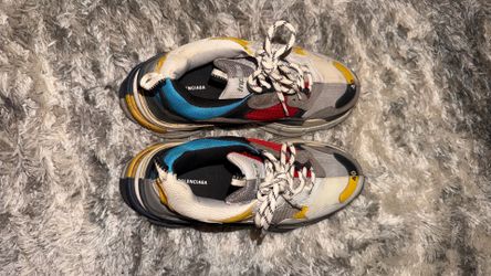 Balenciaga Triple S Sneakers – Size 8.5 – Excellent Condition – Original Box Included