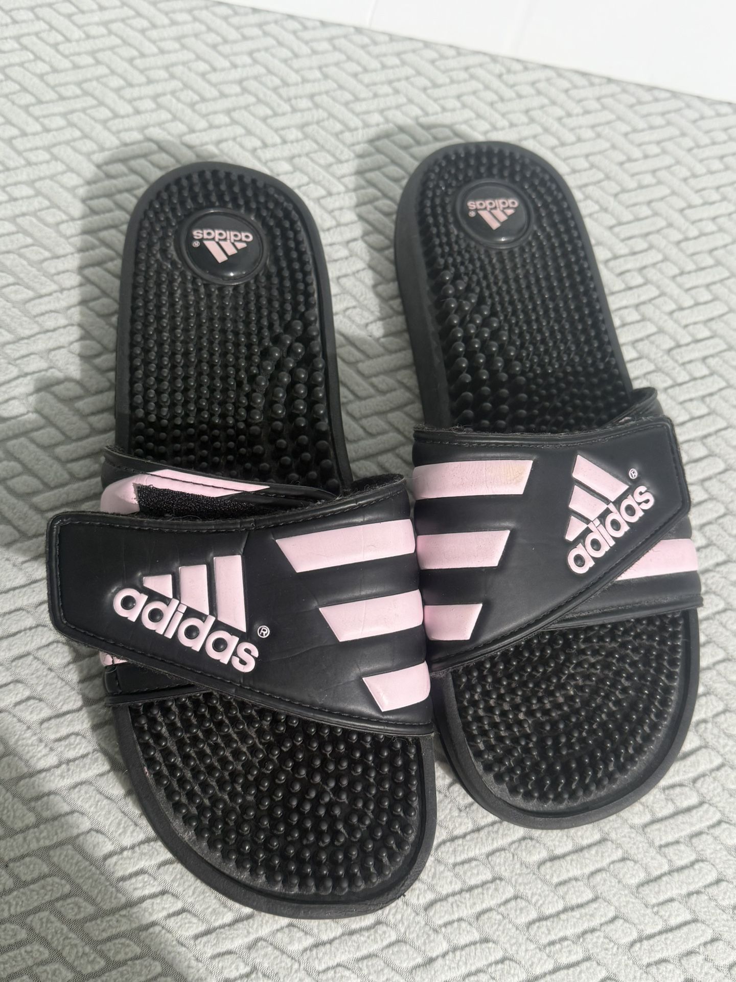 Adidas Adissage Slide Sandals Adjustable Black Pink Womens size 9