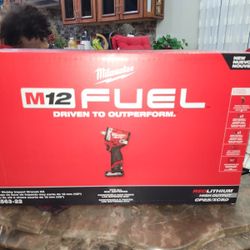 Milwaukee M12 FUEL 12V Lithium-lon Brushless Cordless Stubby 1/2 in. Impact Wrench With Battery New In Box