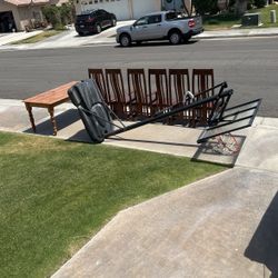 Table/ Chairs FREE