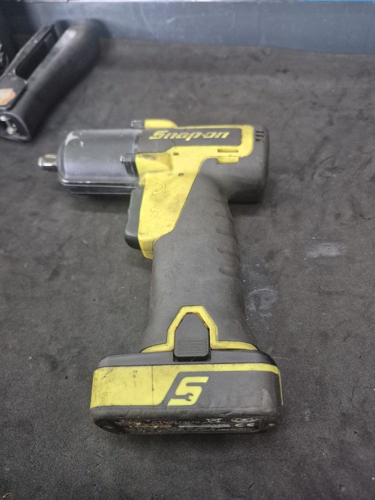 3/8 Snap On High Vis Yellow 14.4v Impact Works Well Just Don't Use It Often 180 Or 200 With Charger