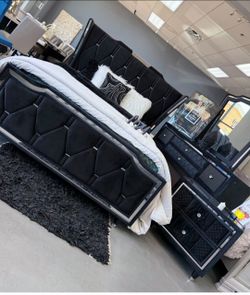 ✨️4pc Queen, King Bedrooms ✨️ Furniture Sectionals, Dining Avail