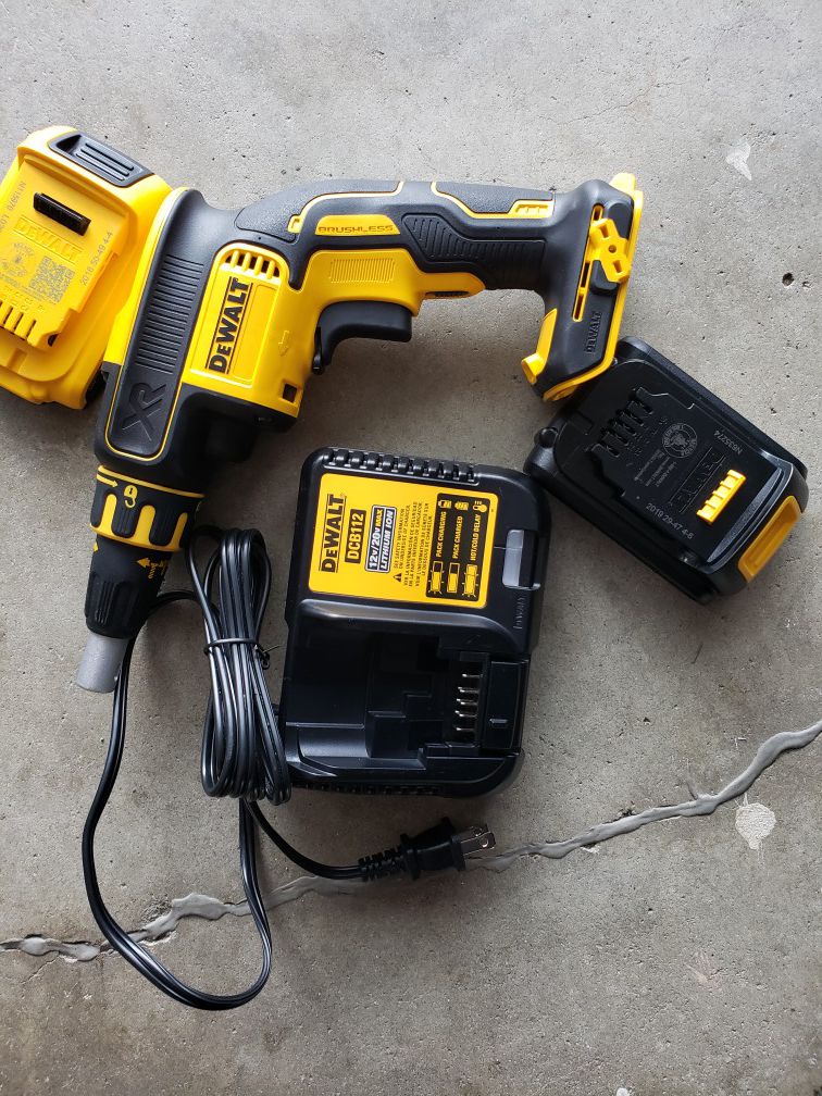Dewalt Drill Drywall Screwgun Kit 20v Max Brushless motor 2 battery and charger
