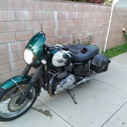 2009 Triumph Bonneville T100 Only 3000-mile Like New Wife