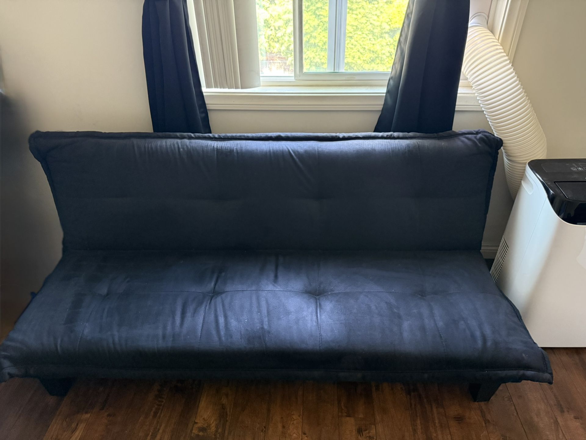 Black Futon