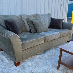 Olive Green 3-Seater Sofa – $199 – Clean • Comfy • Strong Frame — Couch Sala Sillones