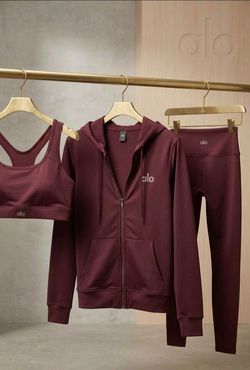 A l o  Burgundy set