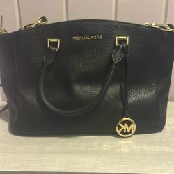 Michael Kors Savannah LG Black Pebbled Leather Satchel EUC