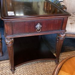 Thomasville 2 Tiered Accent Table W/Drawer