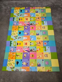 Double-sided Play Mat with Animals and Alphabet