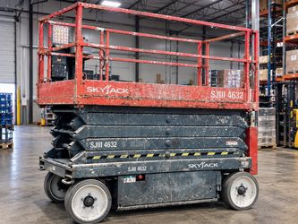 SKYJACK Scissor Lift SJIII 4632 New Batteries 🔋. New Tires and Main switch. Low hours. All works perfectly. Free local delivery. Only need repaint.