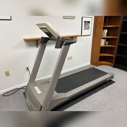 Precor 9.23 Treadmill – Highland Hills, OH